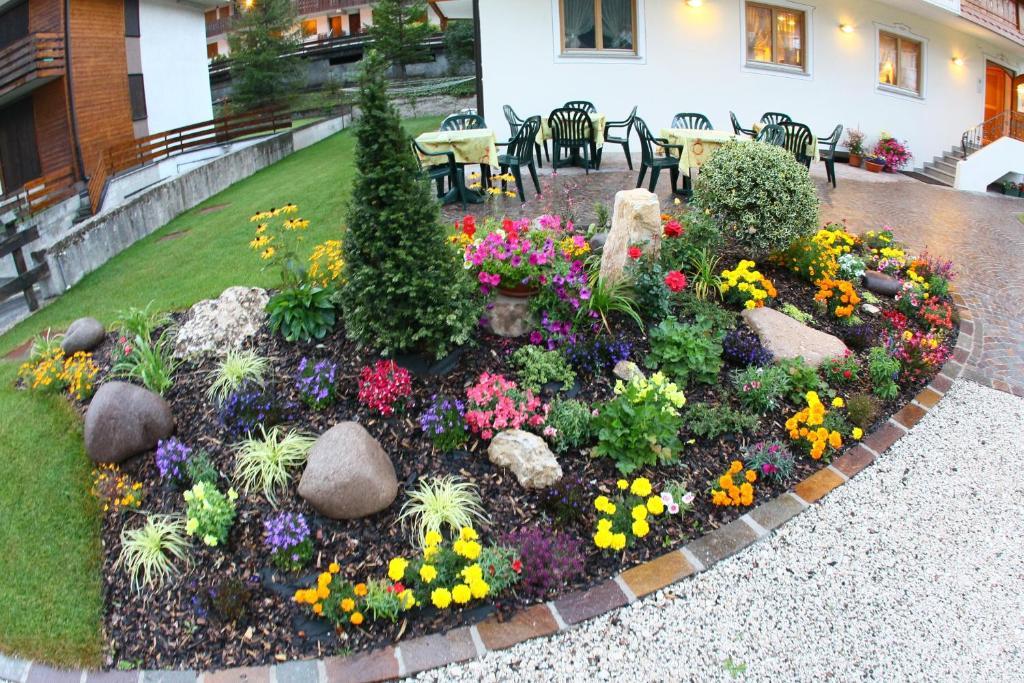 Garni Pra Fiori Hotel Campitello di Fassa Exterior photo