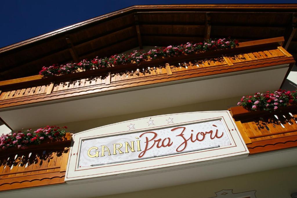 Garni Pra Fiori Hotel Campitello di Fassa Exterior photo