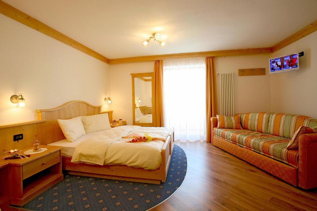 Garni Pra Fiori Hotel Campitello di Fassa Room photo