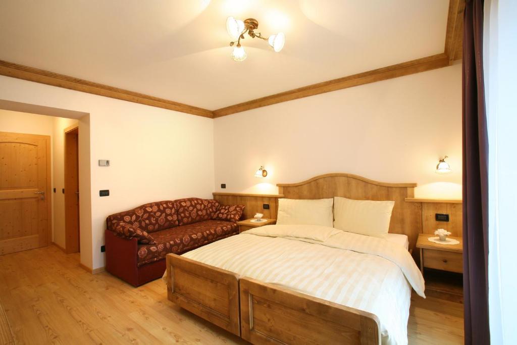 Garni Pra Fiori Hotel Campitello di Fassa Room photo
