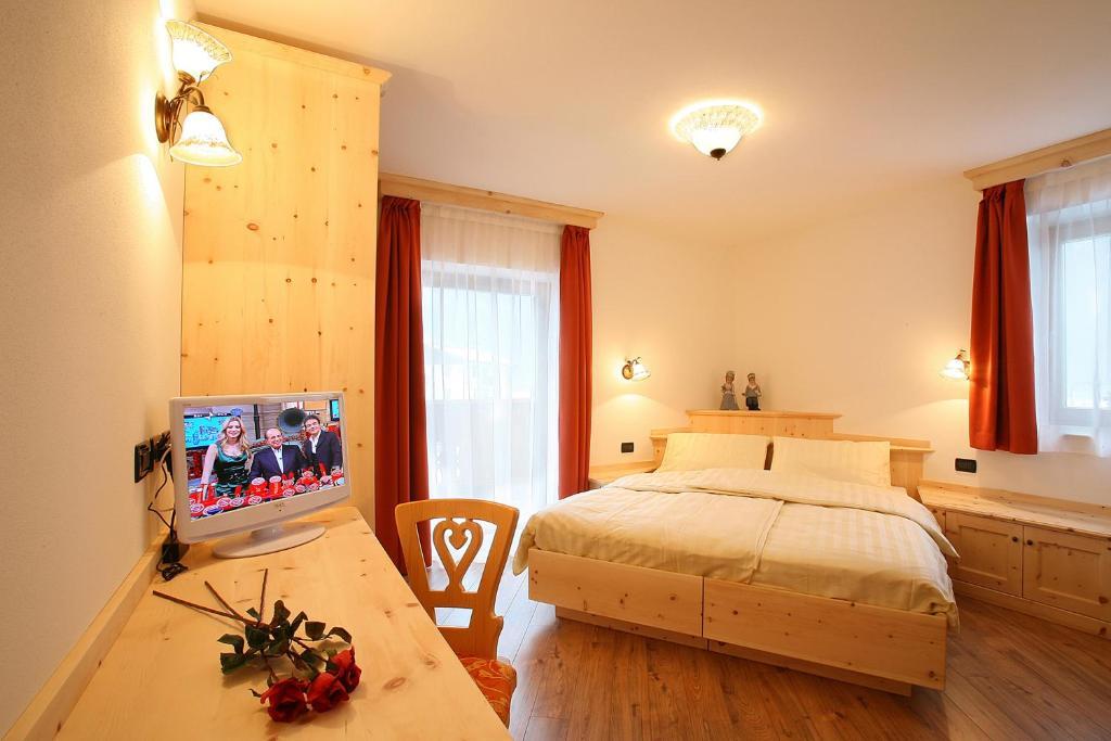 Garni Pra Fiori Hotel Campitello di Fassa Room photo
