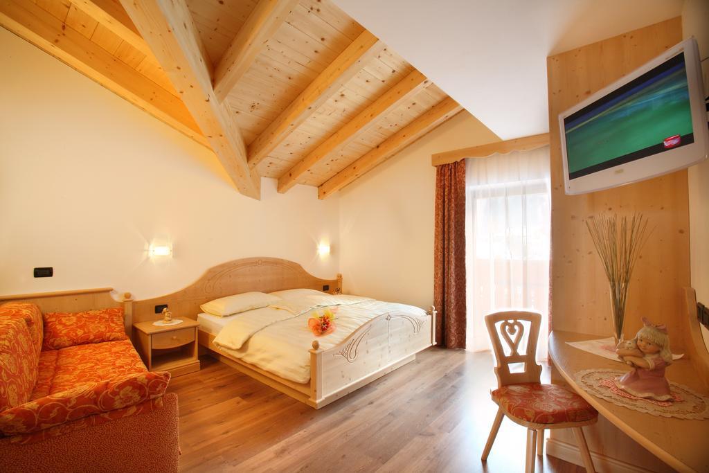 Garni Pra Fiori Hotel Campitello di Fassa Exterior photo